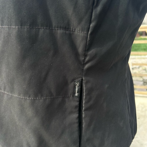 Faconnable Women's Vest - Size Large- Excellent Quality! - Picture 3 of 6